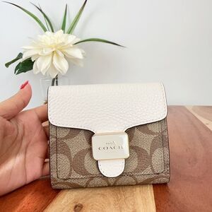 Coach Pepper Wallet In Signature Canvas‎